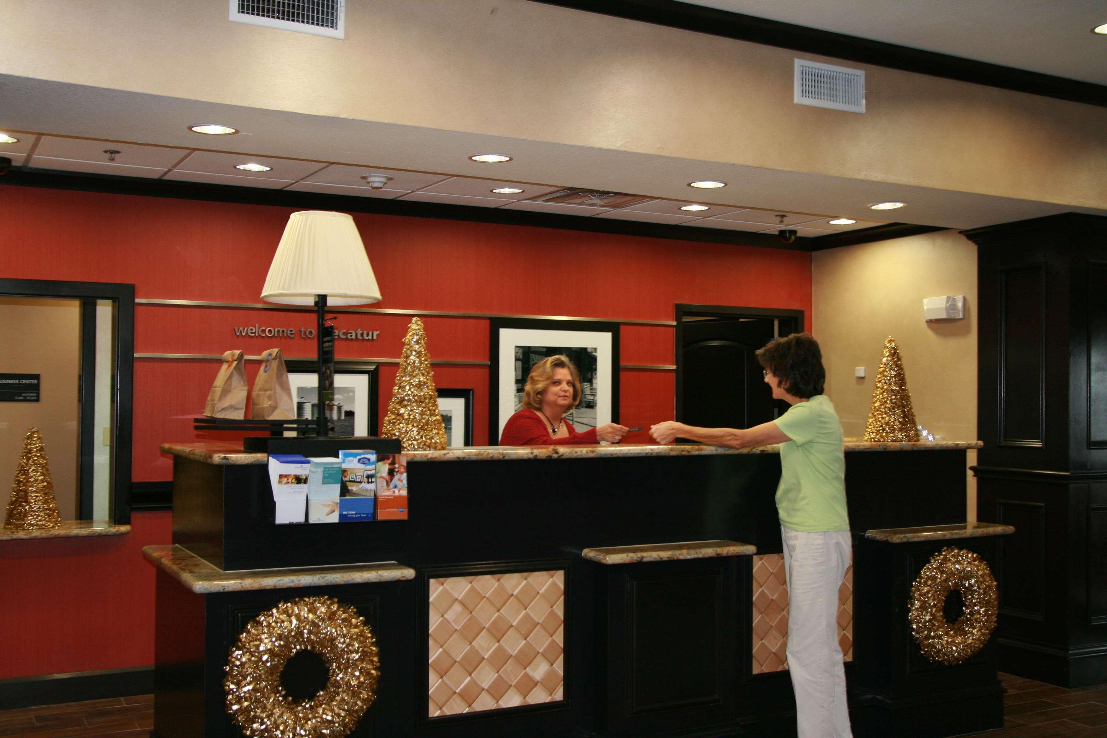 Hampton Inn & Suites Decatur Bagian luar foto