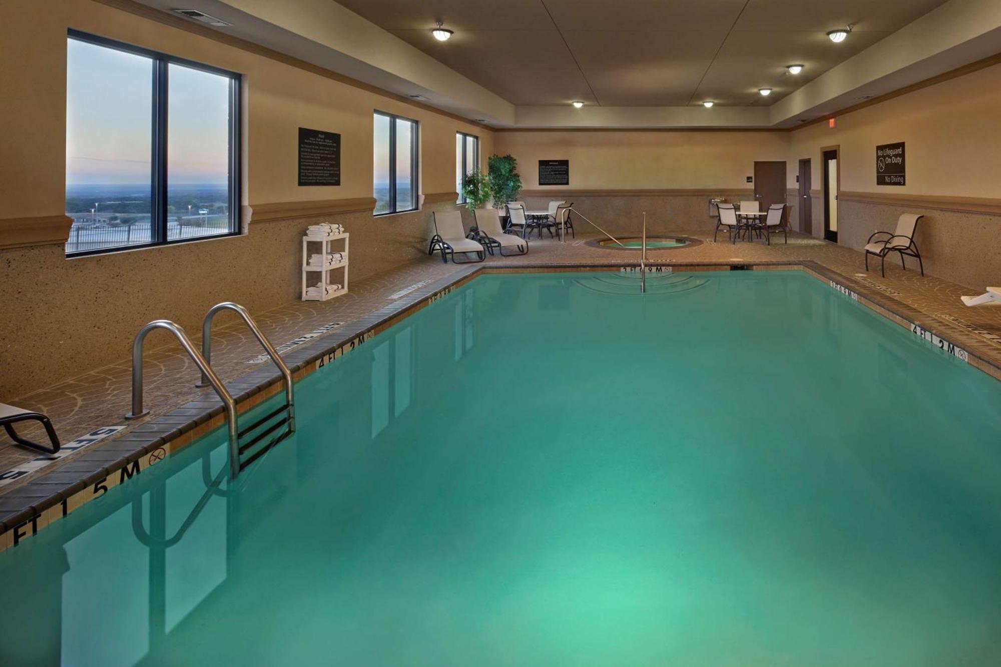 Hampton Inn & Suites Decatur Bagian luar foto