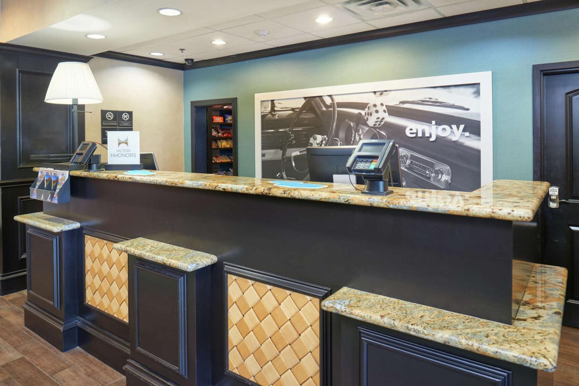 Hampton Inn & Suites Decatur Bagian luar foto