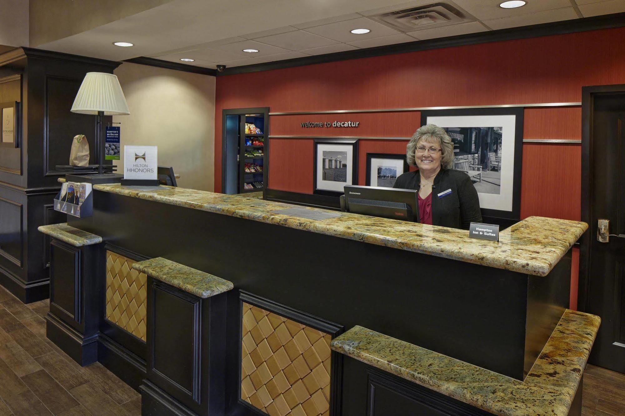 Hampton Inn & Suites Decatur Bagian luar foto